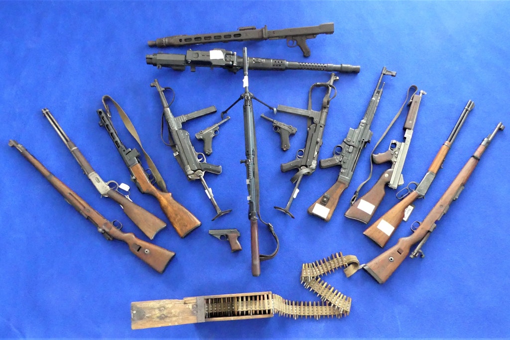 Unter anderem wurden diese Waffen sichergestellt.