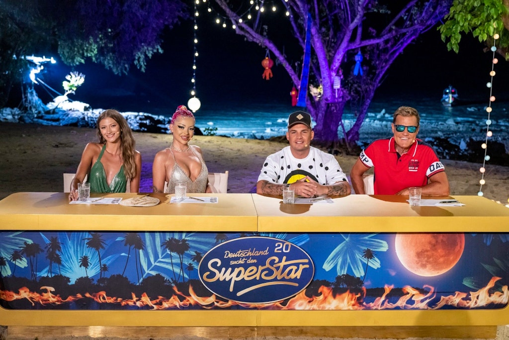 Leony, Katja Krasavice, Pietro Lombardi und Dieter Bohlen am Jurypult von DSDS.