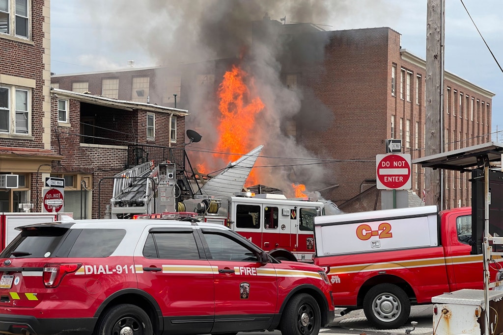 West Reading: Rettungskräfte arbeiten am Ort einer tödlichen Explosion in einer Schokoladenfabrik. 