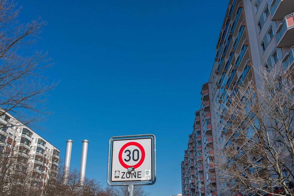 Eine Tempo-30-Zone in einem Berliner Wohngebiet
