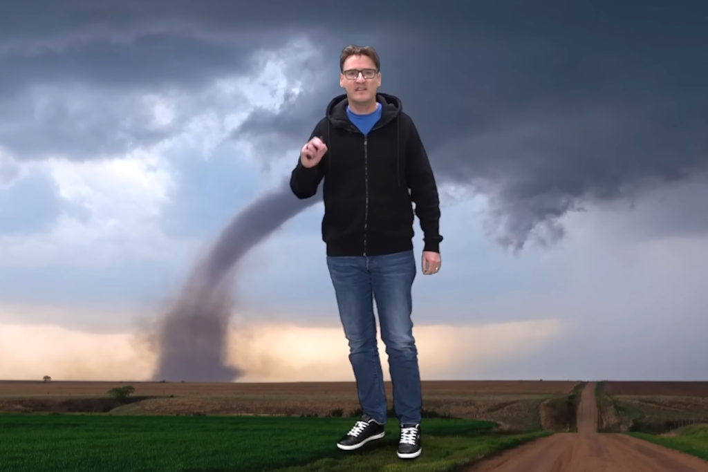 Wetterexperte Dominik Jung spricht weiterhin von einer erhöhten Tornadogefahr in Deutschland.