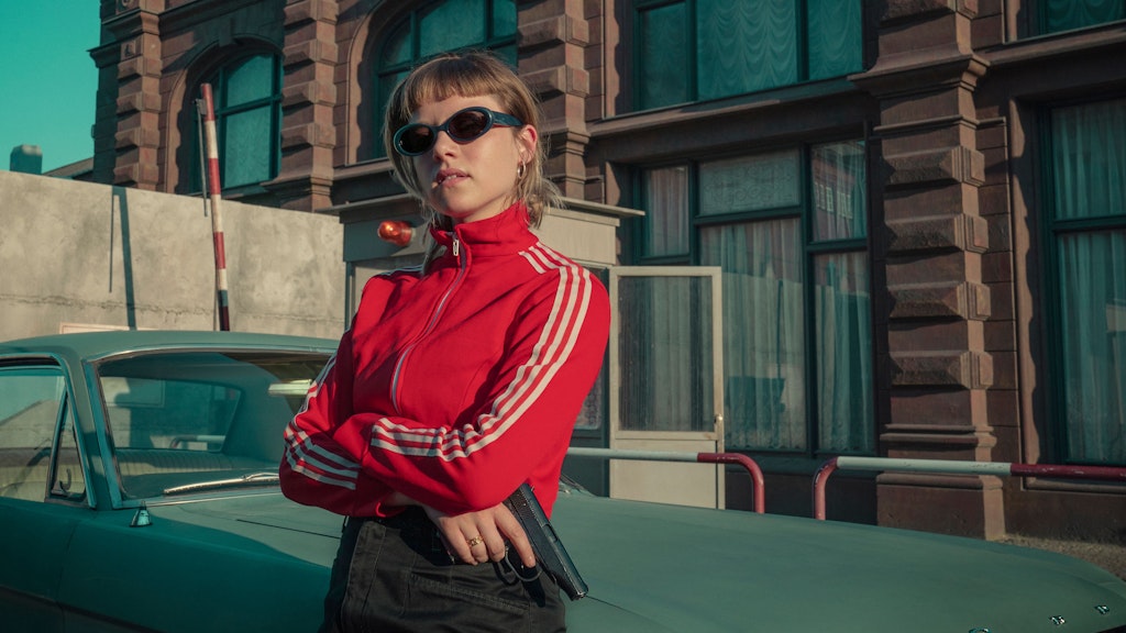 Jella Haase spielt in der Serie Kleo die Stasi-Killerin Kleo Straub.