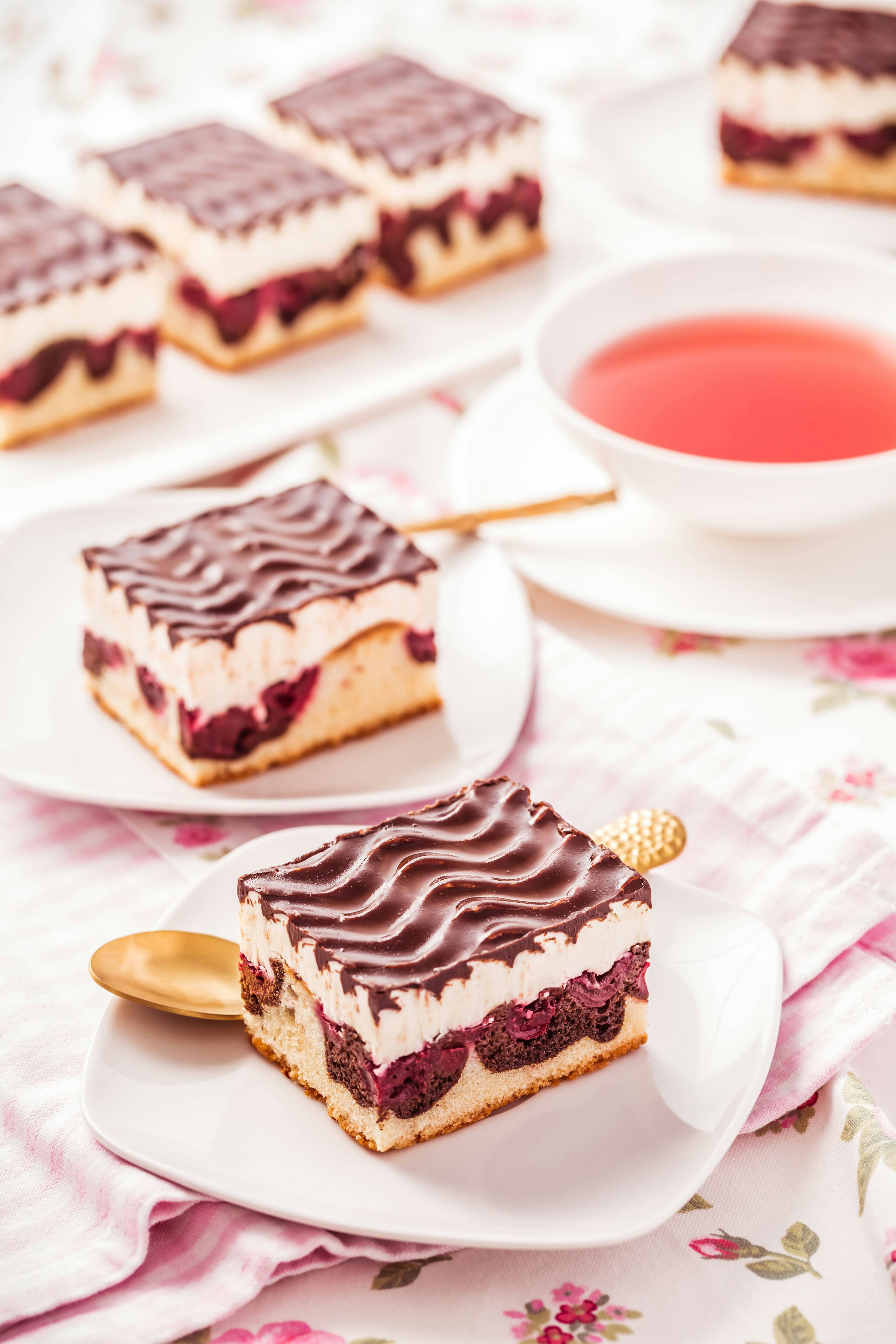 Rezept für Donauwelle wie von Oma! So machen Sie köstlichen ... Rezept für Donauwelle wie von Oma! So machen Sie köstlichen ...