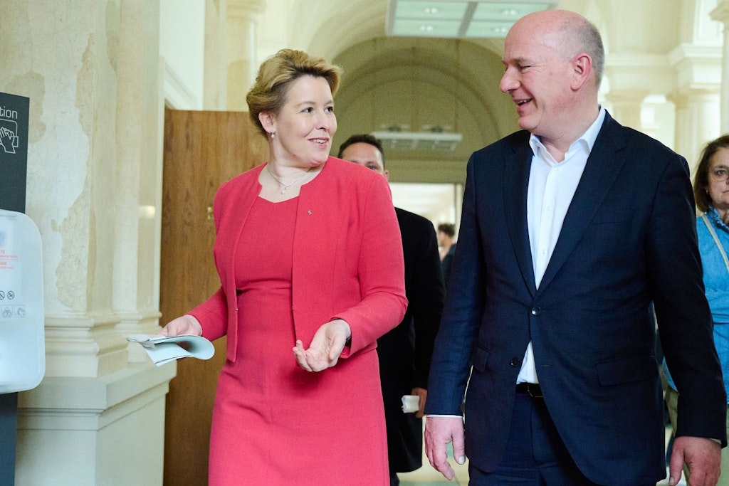Franziska Giffey (SPD), noch Regierende Bürgermeisterin von Berlin und CDU-Landeschef Kai Wegner im Berliner Abgeordnetenhaus. 