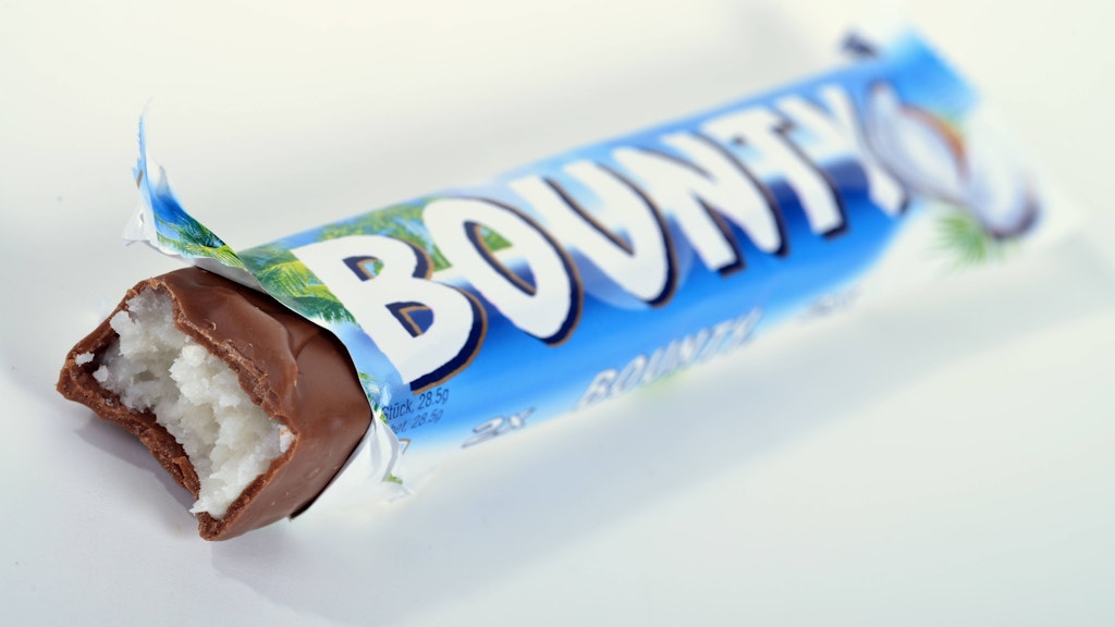 Fans von Kokos und Schokolade lieben Bounty. So wird es Ihnen auch mit dem Rezept für den Bounty-Kuchen gehen!