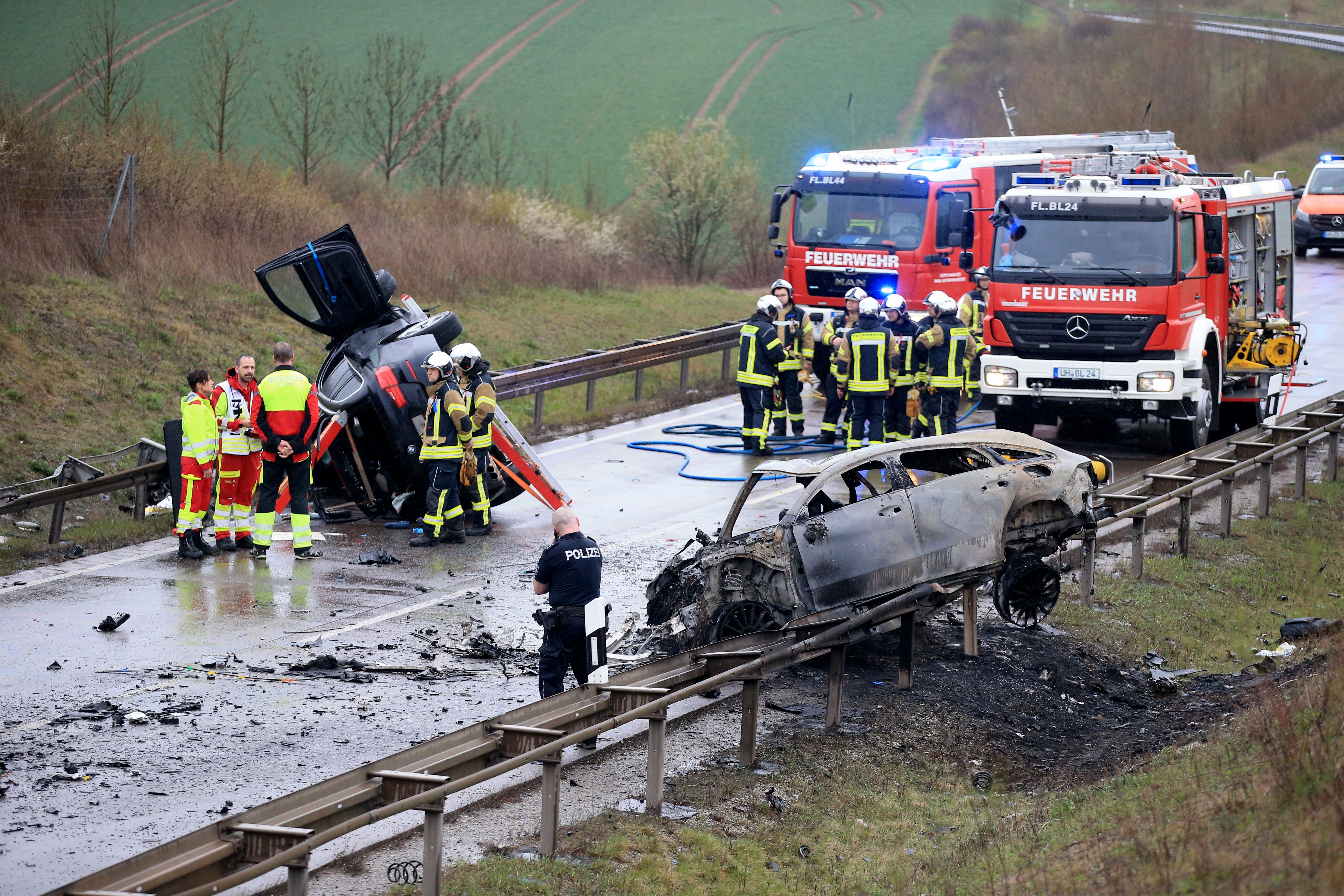 Horrorunfall In Thüringen: Sieben Menschen Sterben Auf Einer Landstraße