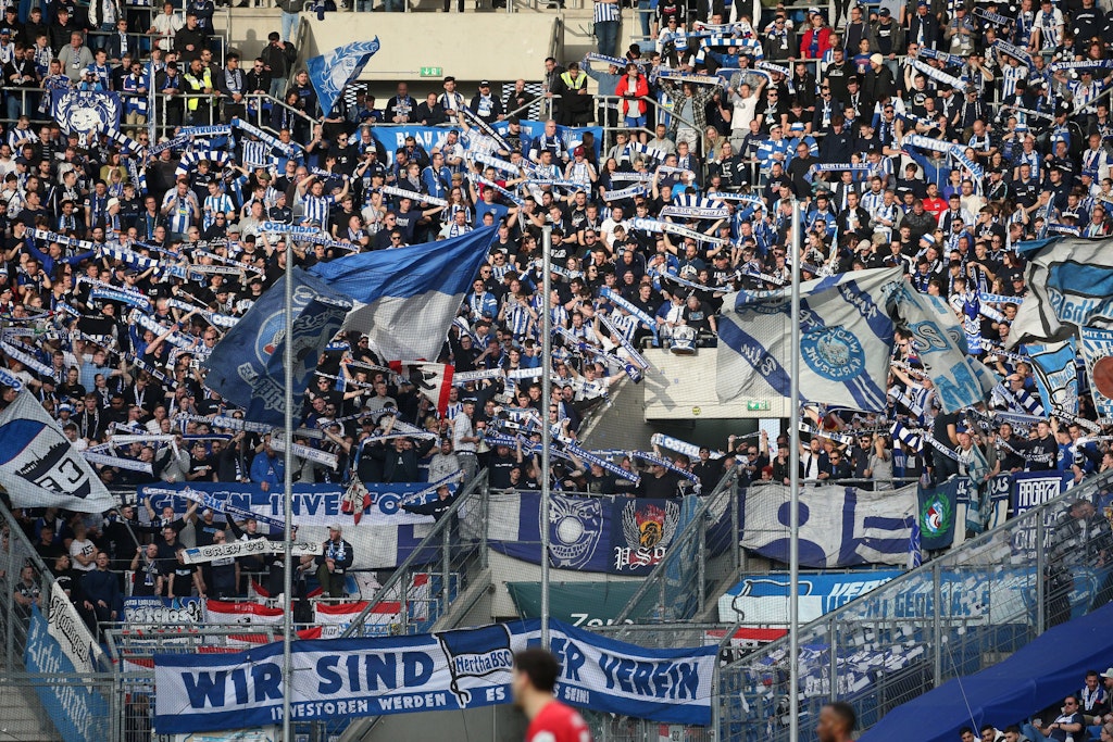 2200 Fans von Hertha BSC reisen nach Freiburg, unterstützen das Team von Cheftrainer Sandro Schwarz im Breisgau. 