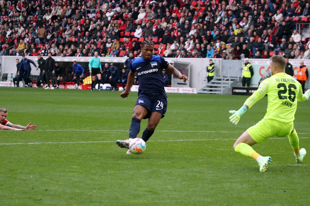 Stürmer Jessic Ngankam traf beim SC Freiburg zum 1:1 und rettete Hertha BSC einen wichtigen Punkt im Abstiegskampf. 