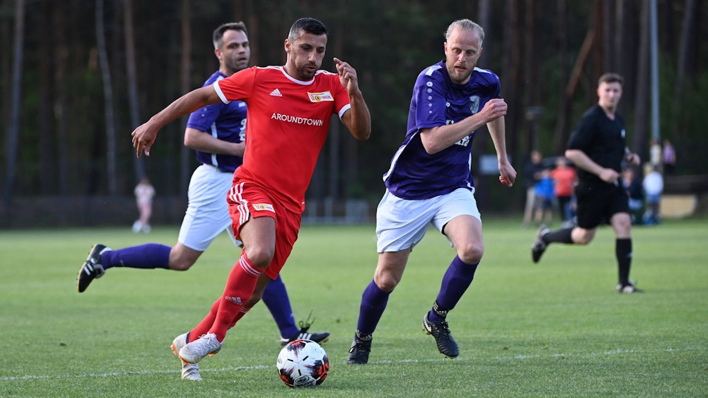 Karim Benyamina 2022 im Union-Trikot bei einem Senioren-Freundschaftsspiel.