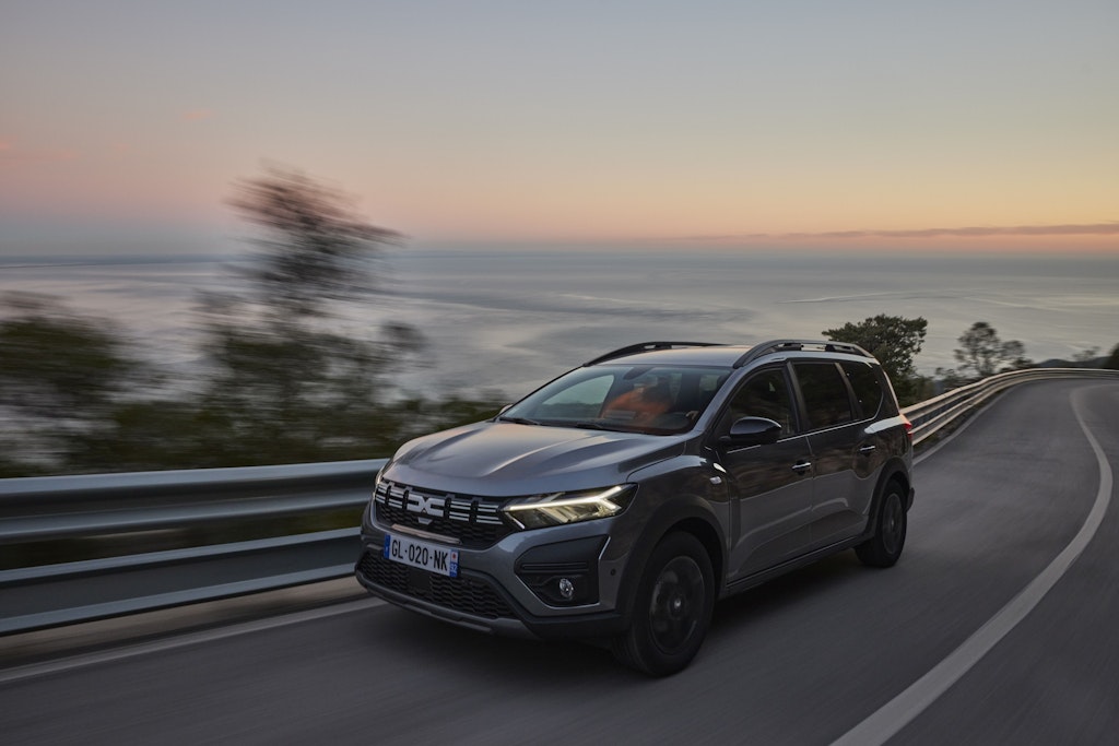 Der Jogger Hybrid 140 ist der erste Dacia mit Hybridmotor.