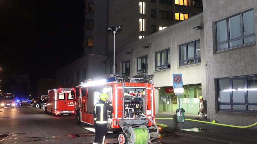 Die Feuerwehr war mit einem Großaufgebt am Vivantes-Klinikum am Urban im Einsatz.