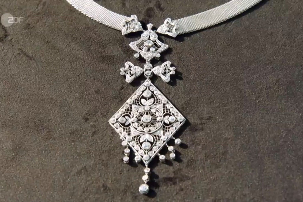Dieses Diamantcollier soll bei „Bares für Rares“ verkauft werden.