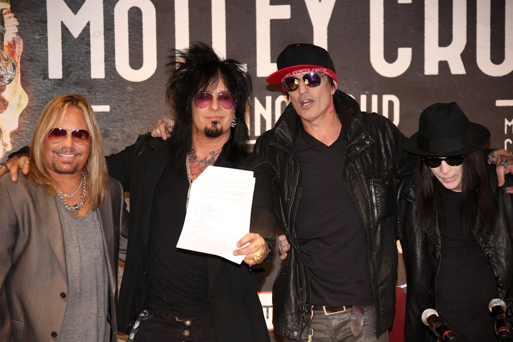 Vince Neil, Nikki Sixx, Tommy Lee und Mick Mars (v.l.) bei einer Pressekonferenz.