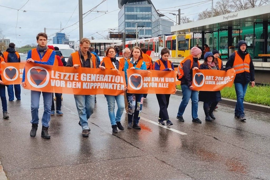 Die Aktivisten der Letzten Generation setzen sich für schärferen Klimaschutz ein. Ihre Methoden sind dabei umstritten.