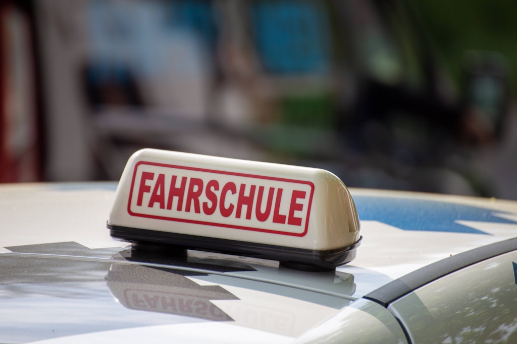 Hätten Sie es gewusst? Wer hierzulande als Fahrlehrer arbeiten will, muss ein Mindestalter von 21 Jahren erreicht haben. Darum ging es jetzt auch bei „Wer wird Millionär“.