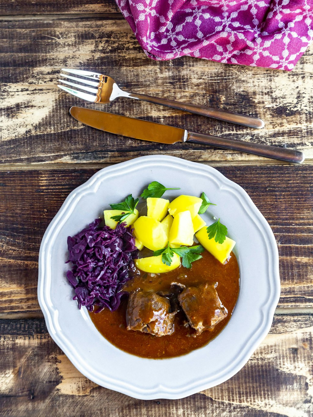 Aus den Resten vom Festtags-Essen kann man mit wenigen Schritten einen köstlichen Auflauf zaubern. Hier ist das Rezept.