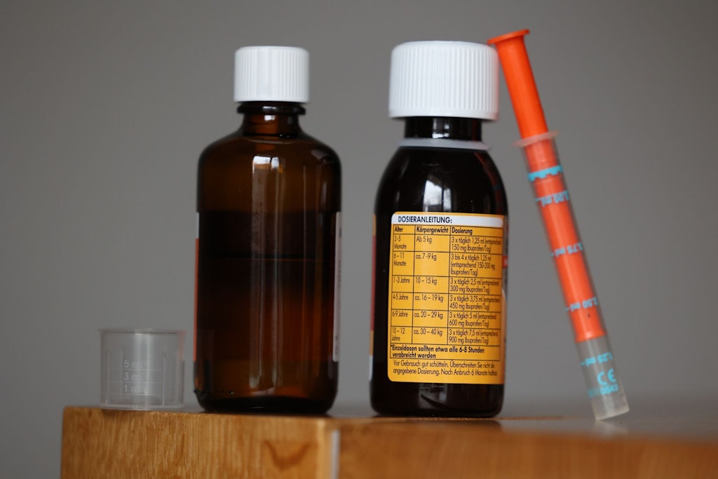 Fiebersäfte für Kinder sind knapp, Apotheker müssen Ersatzpräparate besorgen. Aber auch das hat seine Tücken.