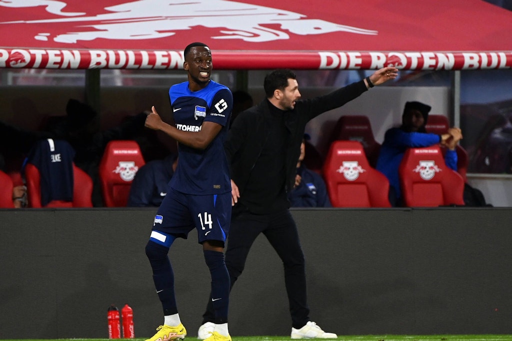 Hertha-Trainer Sandro Schwarz hat sich vor dem Spiel auf Schalke festgelegt: Dodi Lukebakio kommt nicht als Einwechsler, er stürmt von Beginn an.