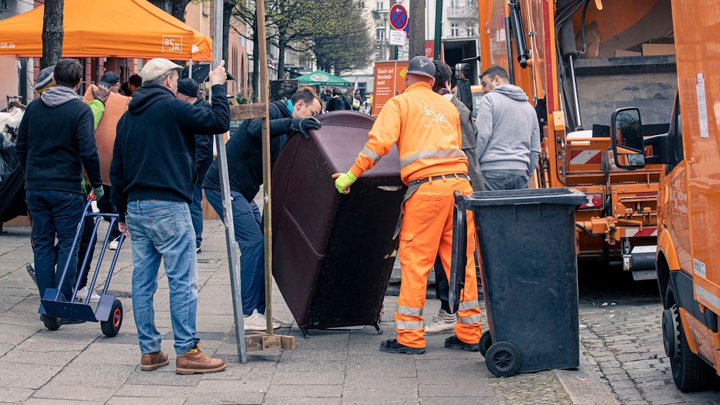 Bei den BSR-Kieztagen holt die Berliner Stadtreinigung den Müll in Ihrer Nachbarschaft ab.