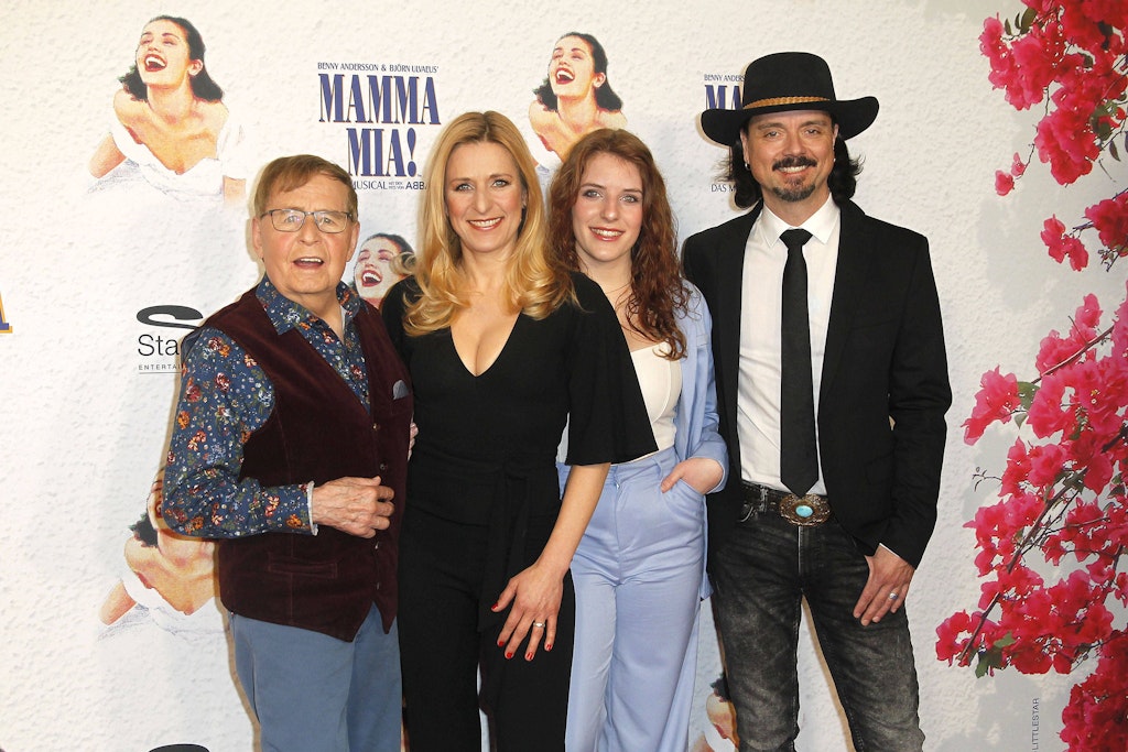 Stefanie Hertel bekommt bei ihrer Musicalpremiere Unterstützung von Vater Eberhard Hertel, Tochter Johanna Mross und Ehemann Lanny Lanner.