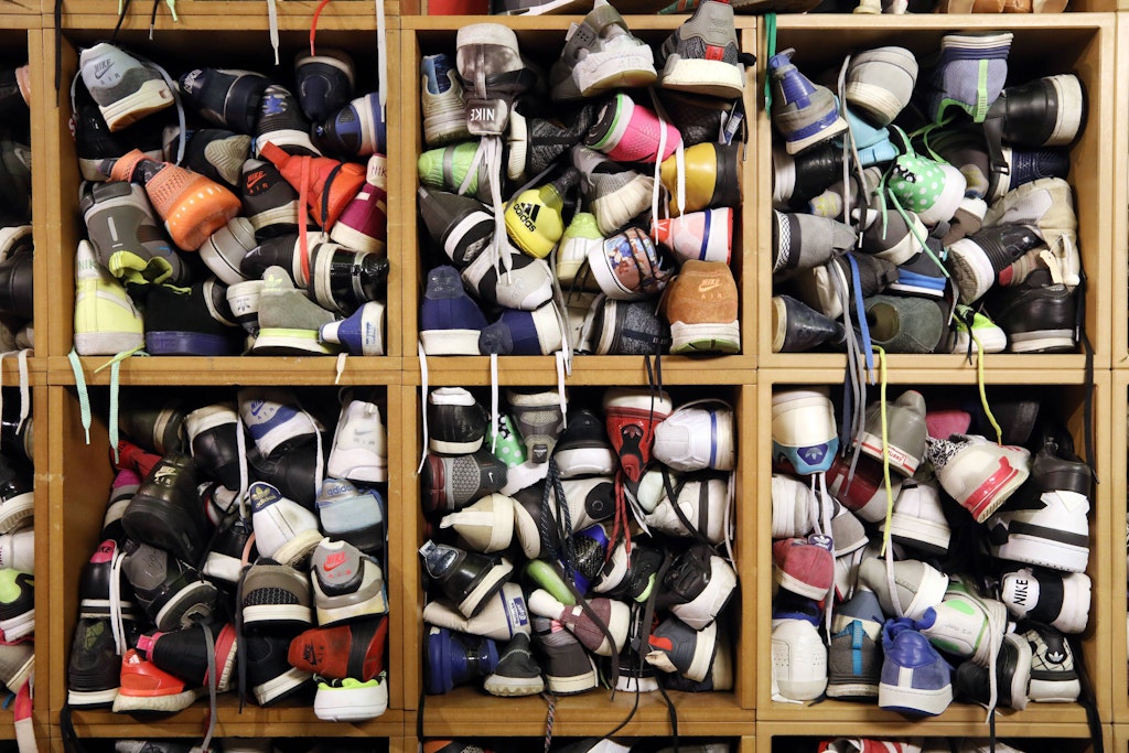 Ein prallvoll gefüllter Secondhand-Laden in Prenzlauer Berg.