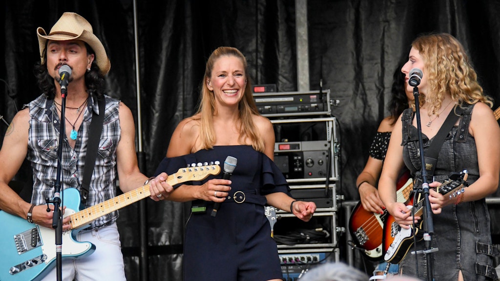 Stefanie Hertel, ihre Tochter Johanna und ihr Ehemann Lanny Lanner sind als Band More Than Words unterwegs.