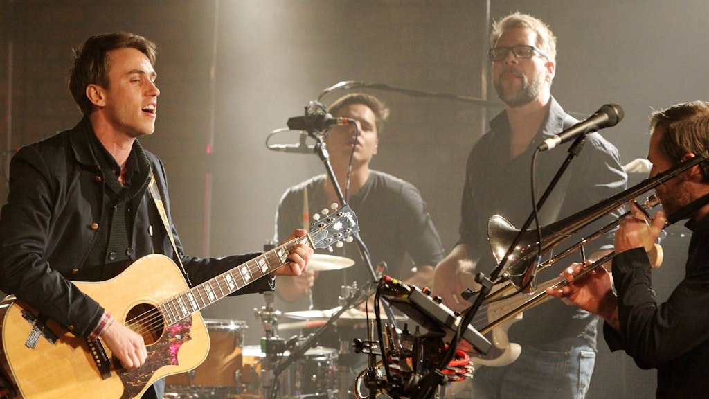 Bei einem Clueso-Auftritt in Erfurt (2011): Bassist Daniel Bätge spielt nun bei Karat.