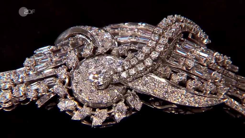 Der große Mittelstein des Armbandes bei „Bares für Rares“ bringt 0,75 Karat auf die Waage.