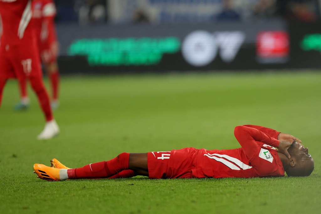 Dodi Lukebakio und Hertha BSC gingen auf Schalke K.o., taumeln der Zweiten Liga entgegen. 