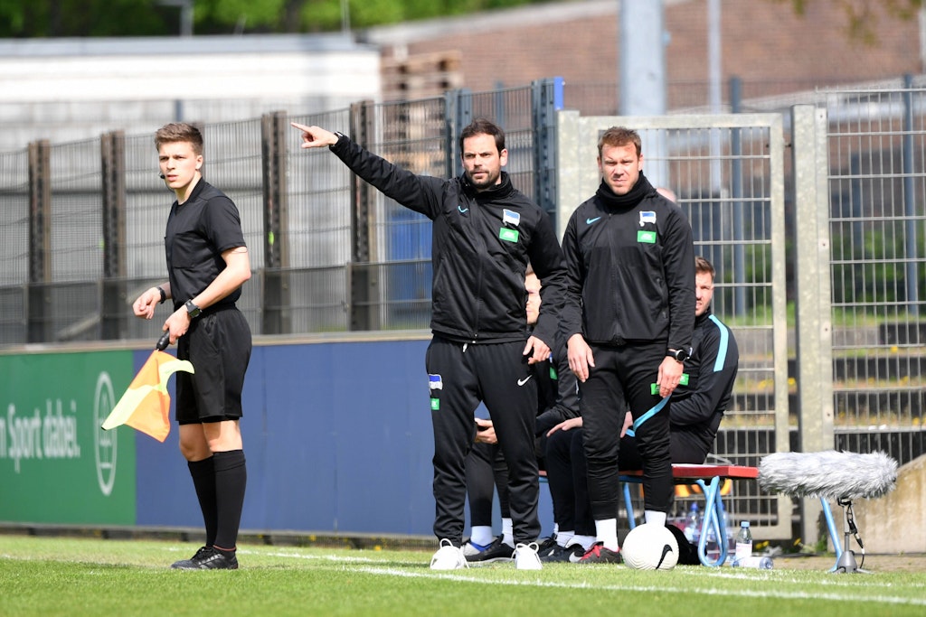 Oliver Reiß (40) coacht derzeit erfolgreich die U19 von Hertha BSC und wird von manchen Fans als Nachfolger von Cheftrainer Sandro Schwarz gehandelt.
