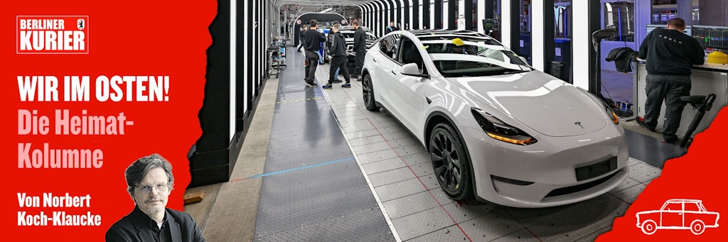 Ein fertiges Elektroauto fährt in der Tesla-Fabrik vom Band. Trotz Inflation und Energiekrise sorgt das Unternehmen für einen Aufschwung Ost. Nicht jeder freut sich darüber.