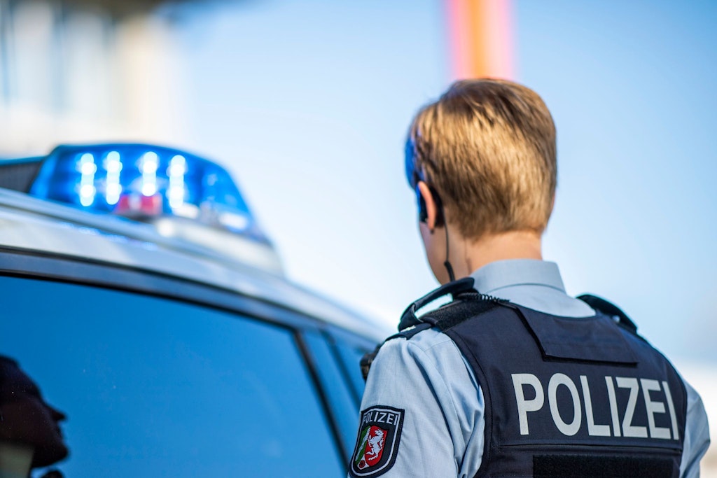 Nach einem Polizeieinsatz im brandenburgischen Niederlehme starb ein Mann in einer Berliner Klinik. Die Polizei in der Hauptstadt hat jetzt ein Todesermittlungsverfahren eingeleitet. 