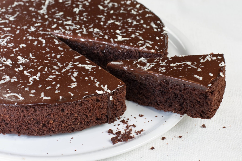 Der Bounty-Kuchen muss nicht gebacken werden, ist superlecker und total saftig.