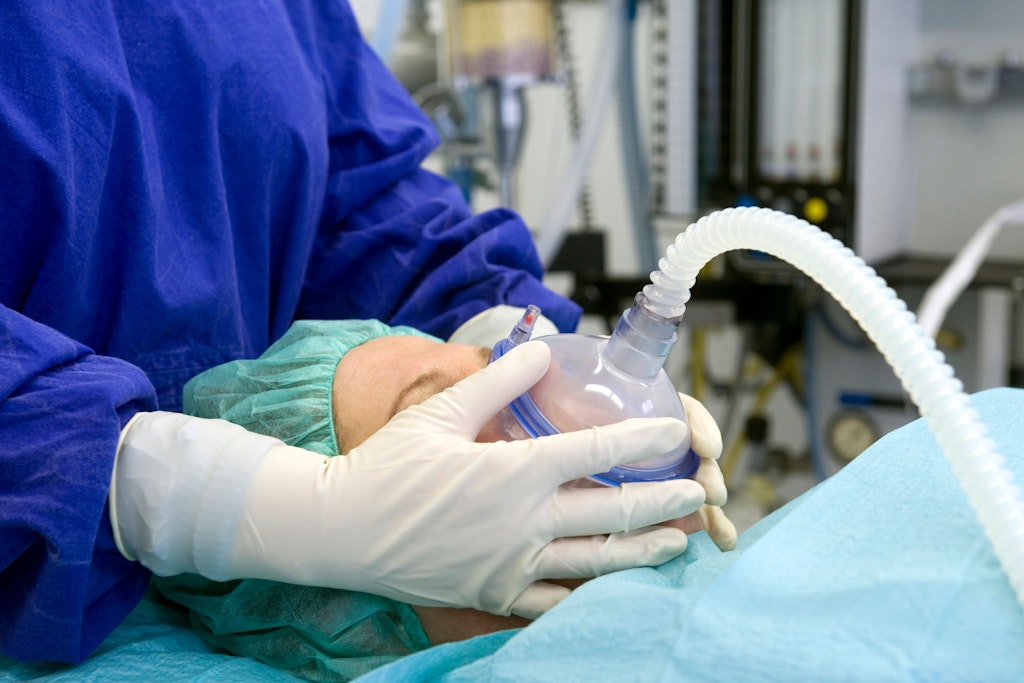 Gute Nacht ... Zwei Berliner Ärzte sollen in über tausend Fällen Patienten narkotisiert, aber nicht operiert haben. Und kassierten.