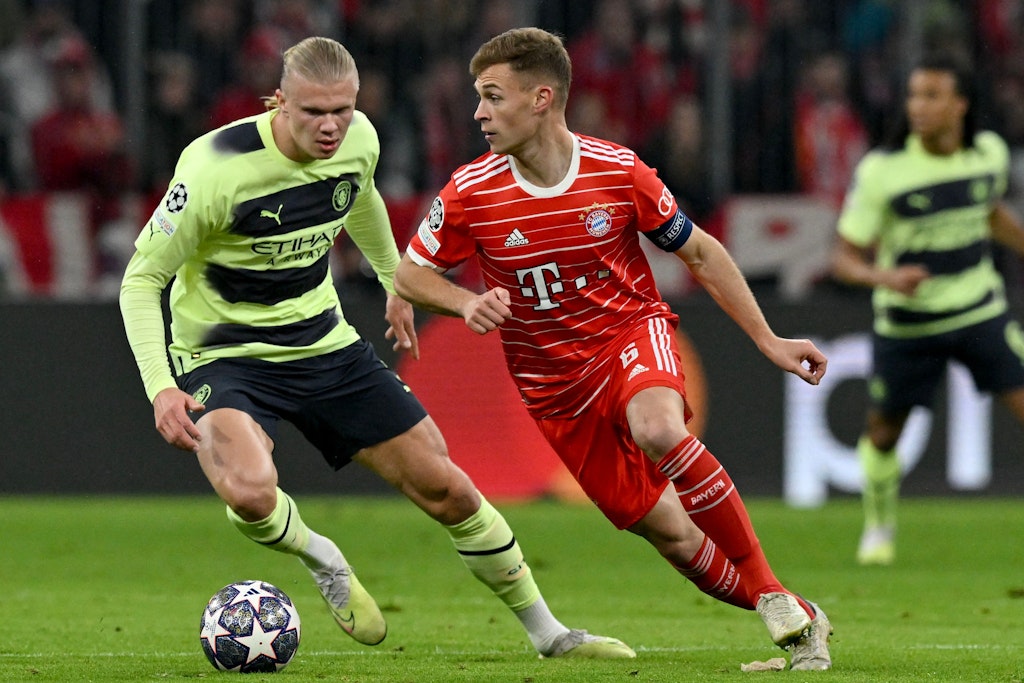 Erling Haaland (l.) und Bayern Münchens Joshua Kimmich beim Viertelfinal-Rückspiel in der Champions League. Für die Bayern blieb das Fußball-Wunder aus. 