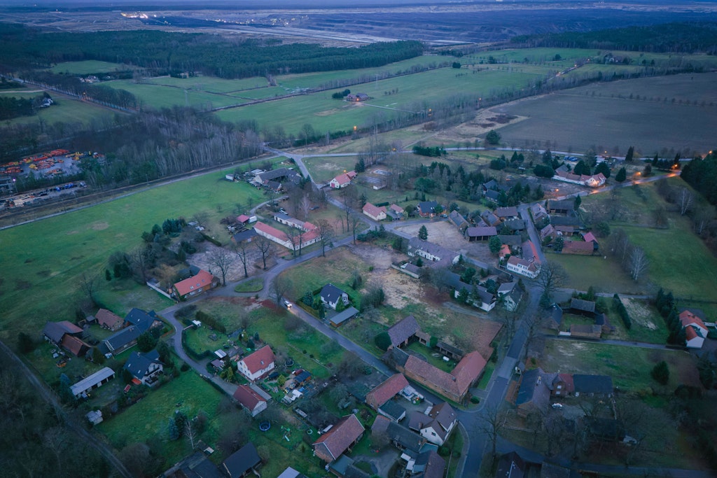 In Mühlrose sollen bald die Bagger das Dorf abbaggern.