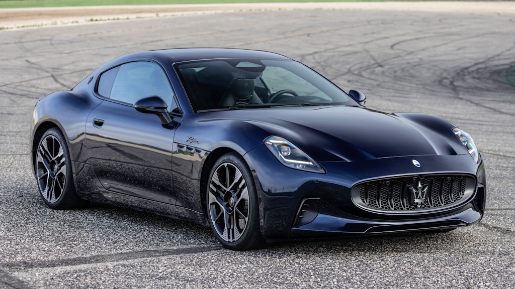 Moderner Maserati in klassischer Sportwagenverpackung: Der GranTurismo fährt als Folgore auch rein elektrisch vor.