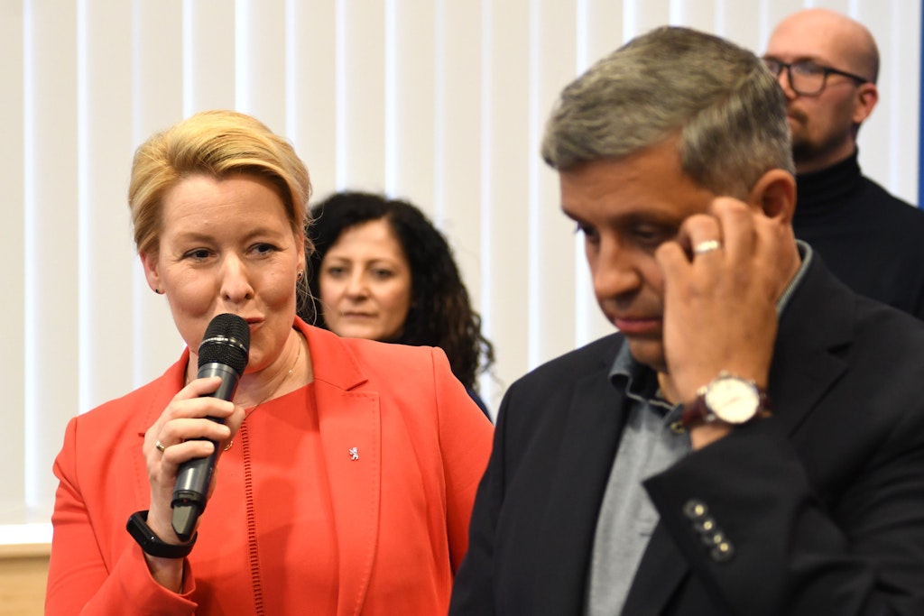 Franziska Giffey, hier zusammen mit ihrem Co-Vorsitzenden Raed Saleh, konnte lachen. Viele SPD-Mitglieder eher nicht.
