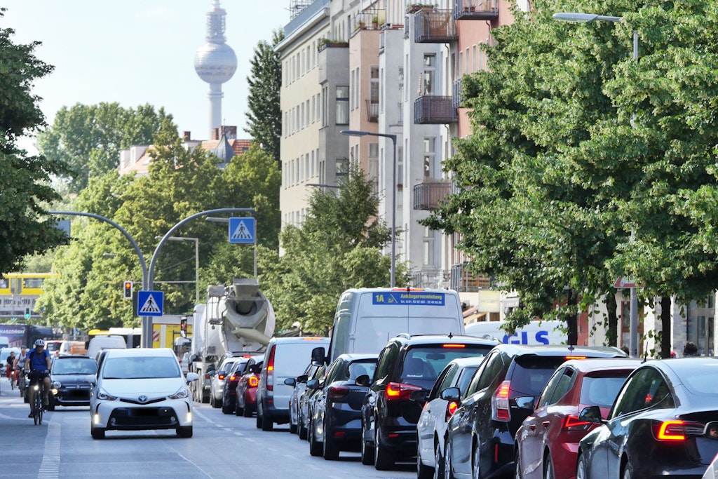 Autofahrer brauchen in Berlin immer wieder starke Nerven: In der Hauptstadt sind Baustellen und Staus ständige Begleiter.