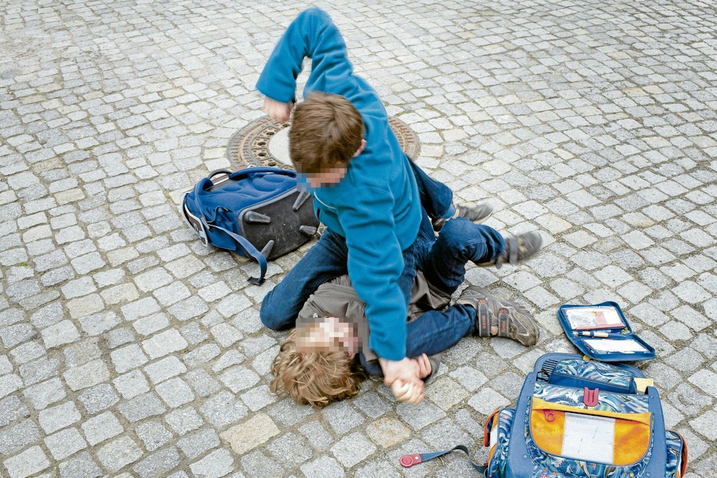 Die Täter sind selbst Kinder, Gewaltandrohungen richten sich gegen Mitschüler und Lehrer.
