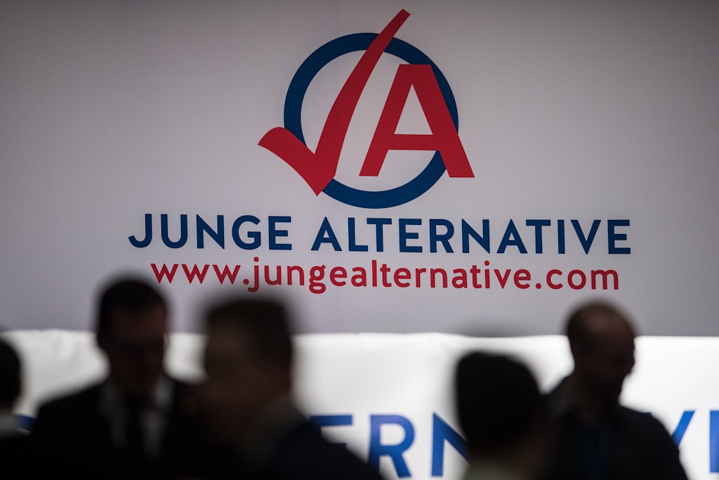 Neben der Jungen Alternative (JA) werden auch zwei weitere Gruppierungen der sogenannten Neuen Rechten - das Institut für Staatspolitik (IfS) und der Verein „Ein Prozent“ – von der Behörde als rechtsextremistisch eingestuft. 