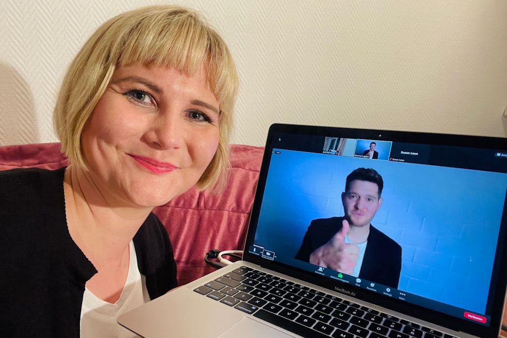 Obwohl das Interview mit Michael Bublé nur digital stattfand, ein Foto mit ihm musste trotzdem sein.