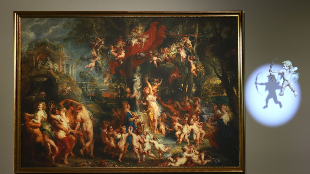 Märchenhaft schön: In der Schau „Skullmapping – Projected Art“ schwebt Liebes-Engel Amor mit Pfeil und Bogen aus einem Rubens-Gemälde.