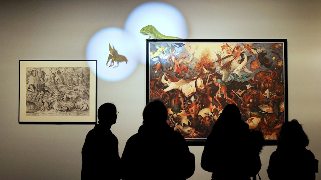 Gespenstisch sind diese tierischen Kreaturen, die aus einer Nachbildung eines Gemäldes des Meisters Pieter Bruegel d. Ä. steigen.