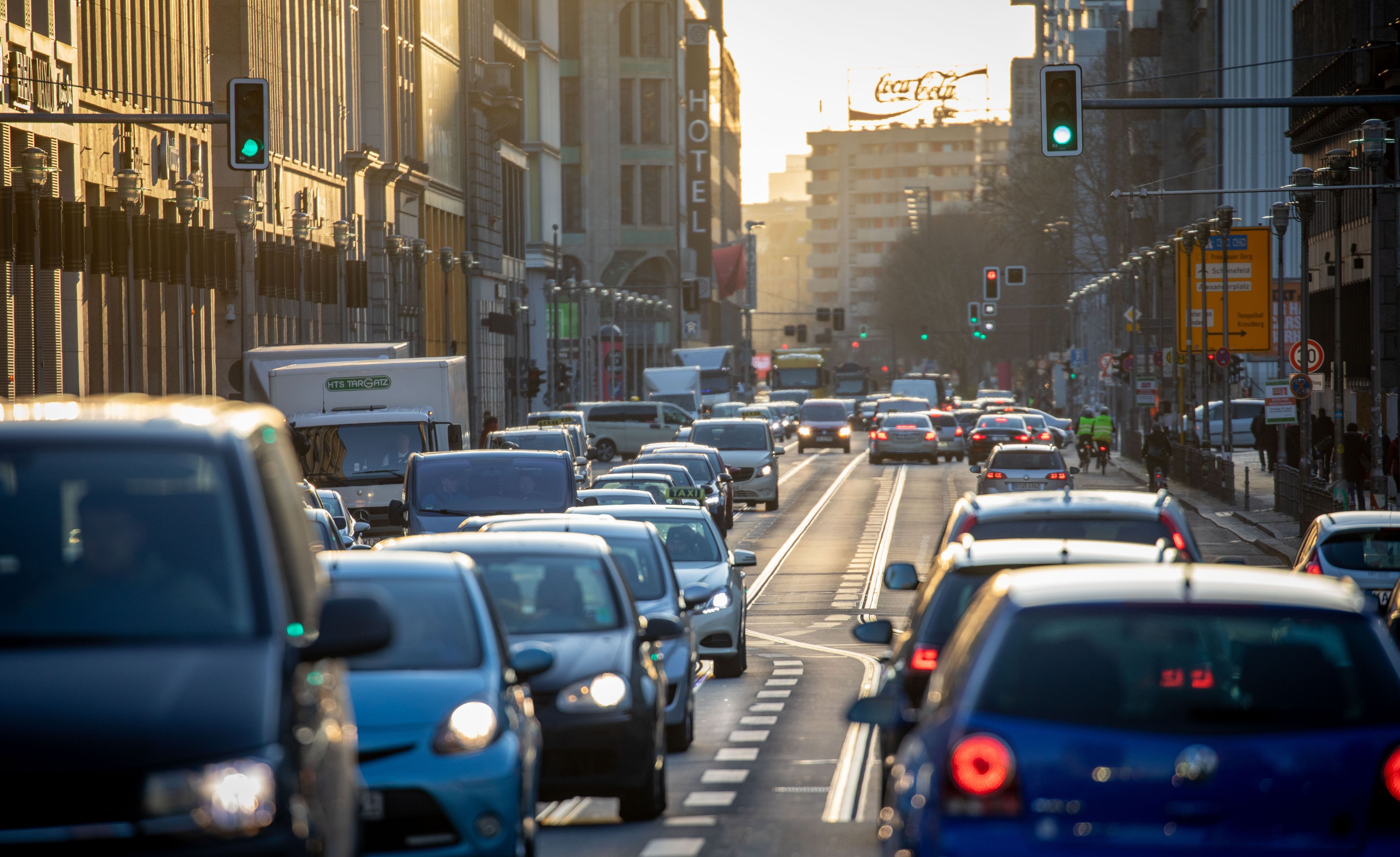 Klimakleber, Staus, Baustellen: Hier Stockt Der Verkehr In Berlin Am ...