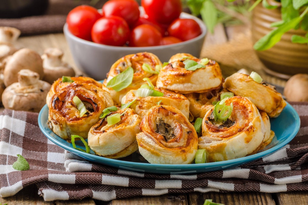 Die schnellen Pizza-Schnecken sind der perfekte Snack.