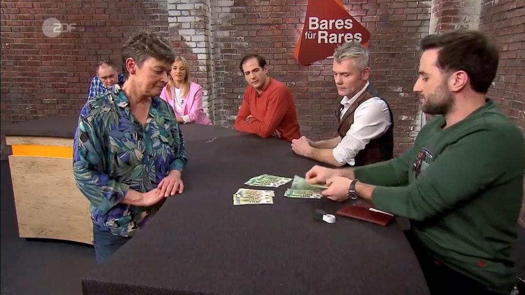 „Bares für Rares“-Händler David Suppes kauft die 200 Jahre alte Kette für 2500 Euro.