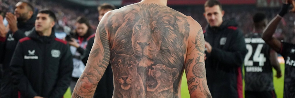 Der Ex-Eiserne Robert Andrich, am Sonnabend Gegner des 1. FC Union, hat seinen Rücken mit Löwen-Tattoos verzieren lassen.