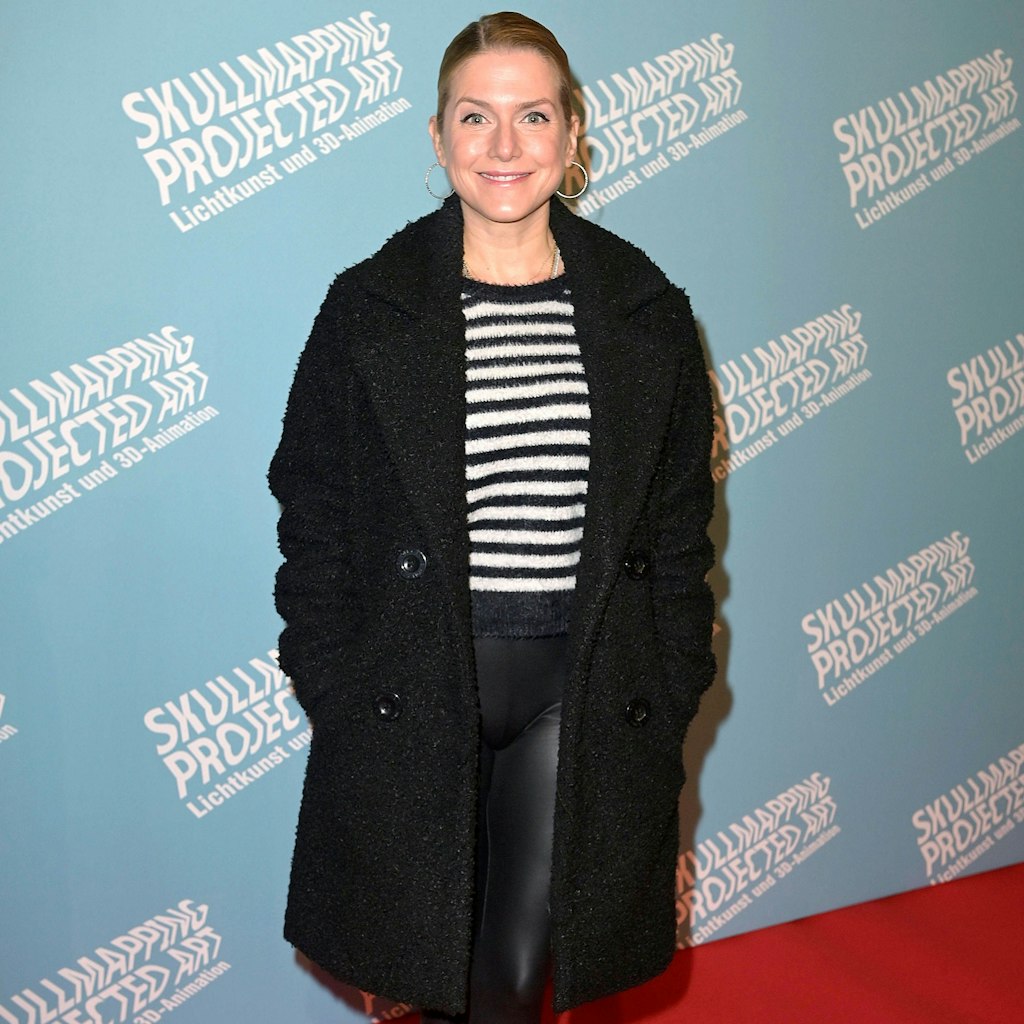 Jeanette Biedermann bei der Eröffnung der Ausstellung „Skullmapping – Projected Art“ im Berliner Neukölln-Speicher.
