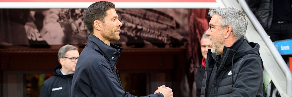 Leverkusens Xabi Alonso und Urs Fischer beim Hinspiel in der BayArena.